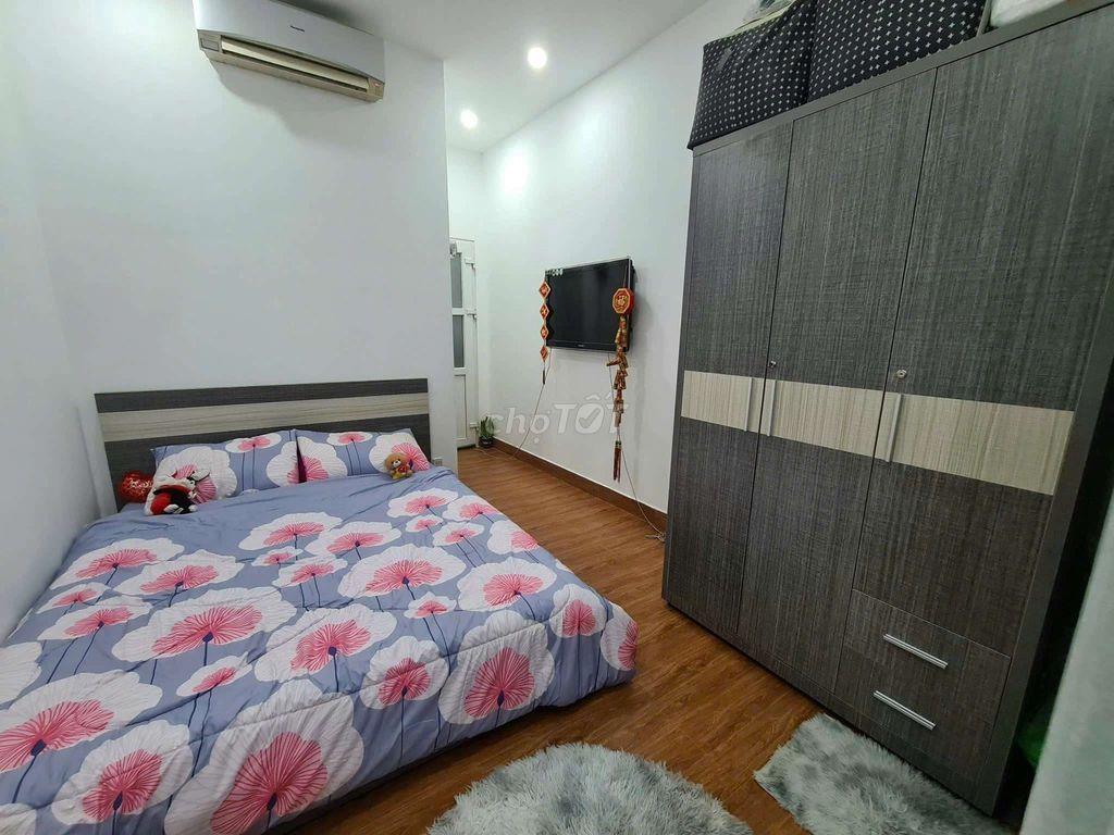 Nhà Q1 3.3x17m sát mặt tiền, trệt 2 lầu ST chính chủ
