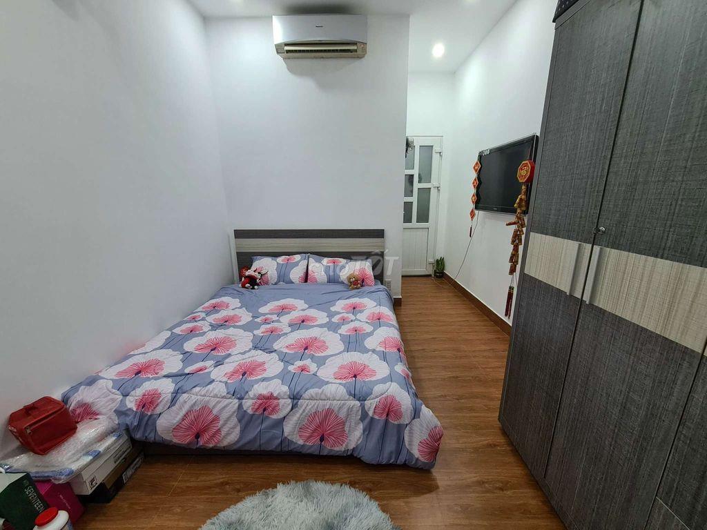 Nhà Q1 3.3x17m sát mặt tiền, trệt 2 lầu ST chính chủ