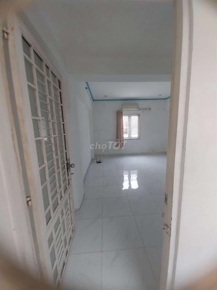 phòng 24m2 khép kín có máy lạnh 281/2/4 đường Bình Lợi 