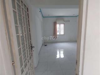 phòng 24m2 khép kín có máy lạnh 281/2/4 đường Bình Lợi 