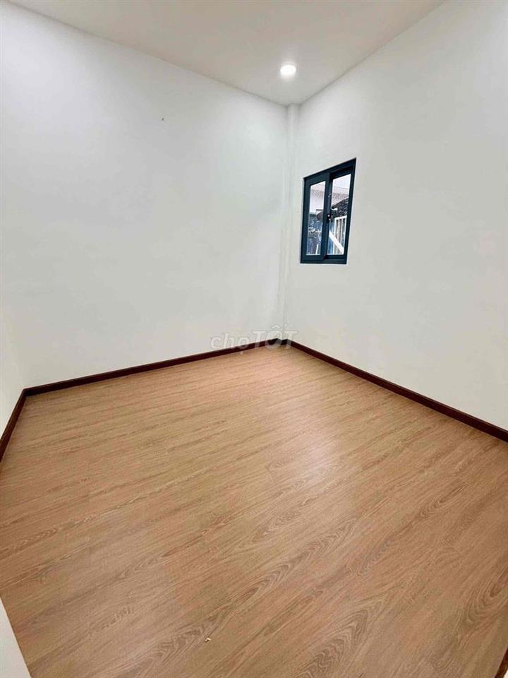 bán. gấp nhà Âu dương Lân 2PN hẻm 4m