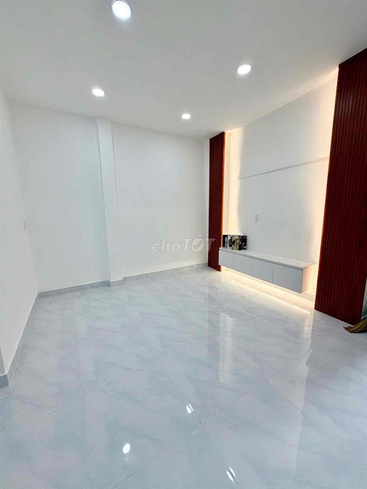 bán. gấp nhà Âu dương Lân 2PN hẻm 4m