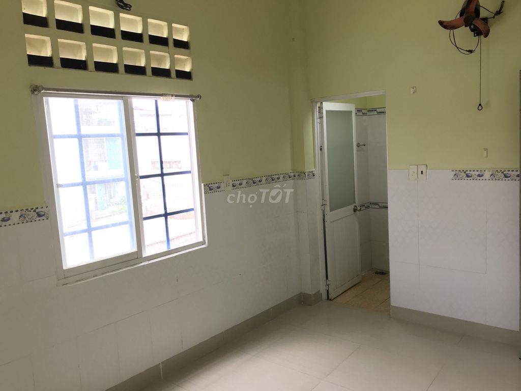 Phòng Trọ Sạch Sẽ, Toilet Riêng, Lót Gạch Men, Có Cửa Sổ, Q.Tân Phú