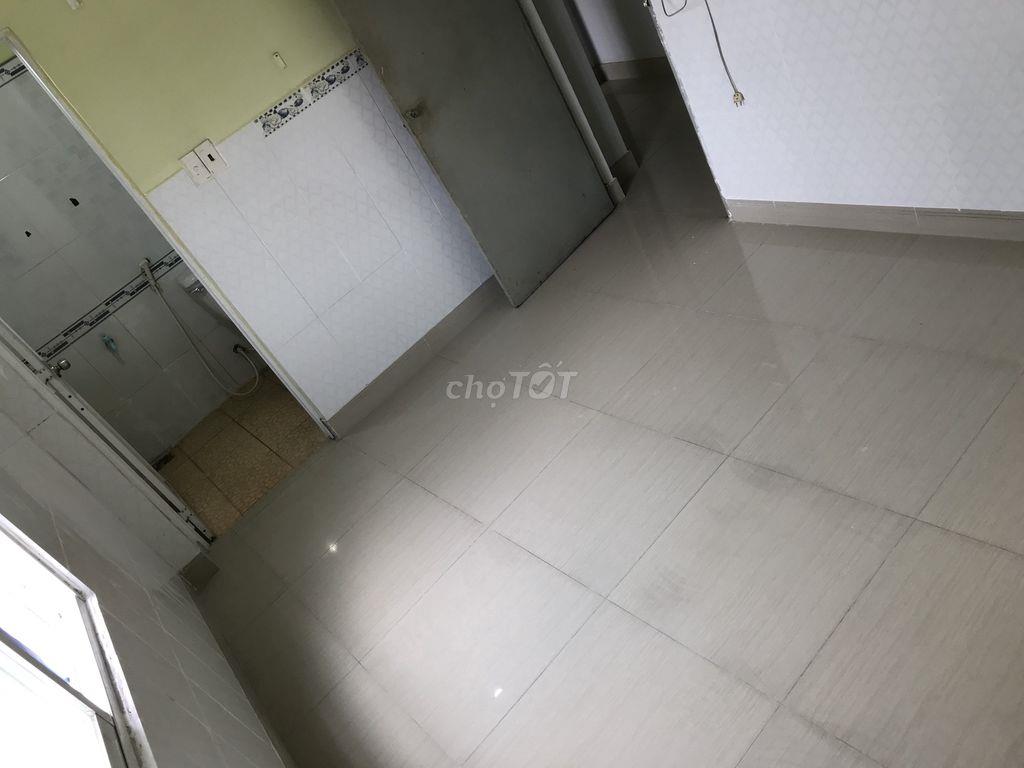 Phòng Trọ Sạch Sẽ, Toilet Riêng, Lót Gạch Men, Có Cửa Sổ, Q.Tân Phú