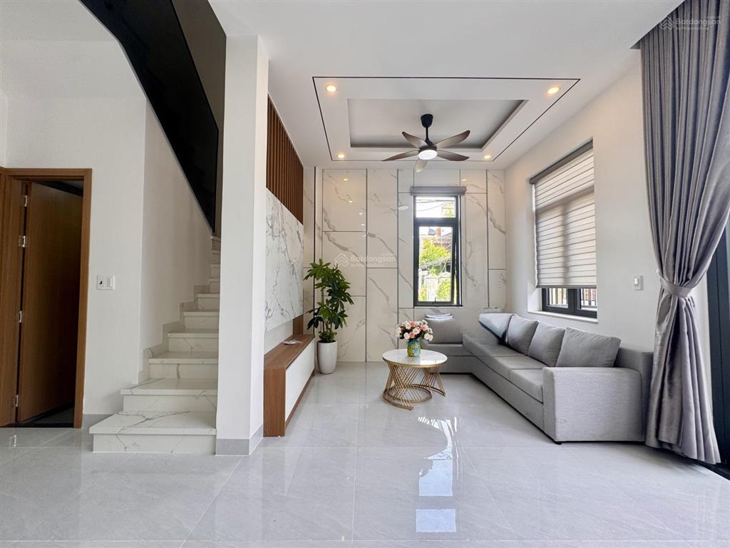 Bán nhà đẹp 3 tầng mới xây 100%, 2 mặt tiền kiệt oto 5m đường trần hoành, gần bvien 600g