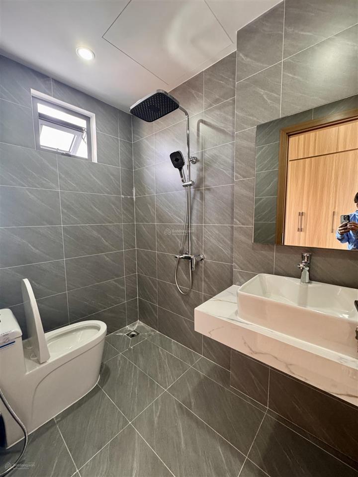 Bán nhà đẹp 3 tầng mới xây 100%, 2 mặt tiền kiệt oto 5m đường trần hoành, gần bvien 600g