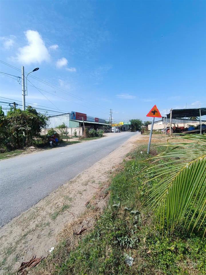 Bán đất 708m2 mt nhựa bình hiệp gần ngã tư, sát cửa khẩu, kinh doanh tốt, đã san lấp cao, giá tốt