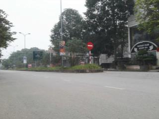 Bán đất mặt đường đôi lối vào sân golf đồng mô