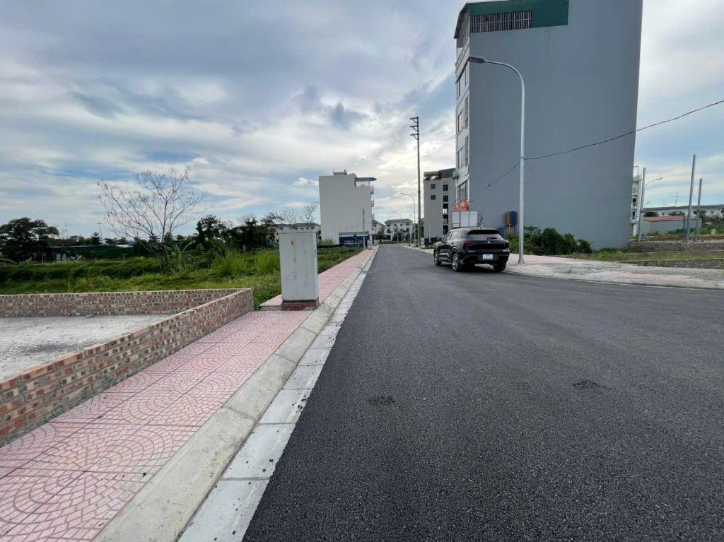 Bán lô đất 53,7m2 2 mặt thoáng đường 11m cách vài bước chân ra Vành Đai 3.5, giá chỉ 18x triệu/m2
