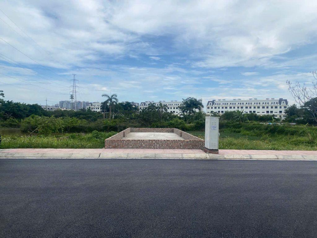 Bán lô đất 53,7m2 2 mặt thoáng đường 11m cách vài bước chân ra Vành Đai 3.5, giá chỉ 18x triệu/m2