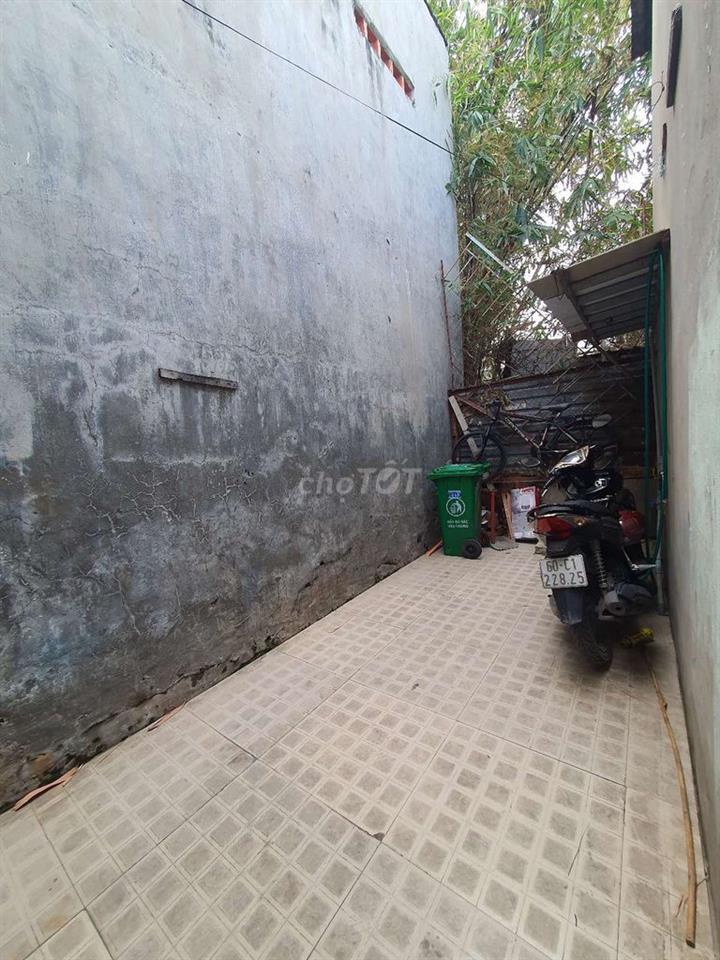 Phòng trọ an ninh, đường bê tông lớn, gần chợ nhỏ.