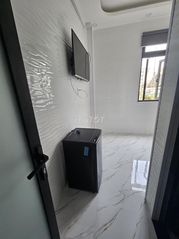 Phòng cửa sổ 18m2 CÓ CHỖ PHƠI ĐỒ CMT8 Q3 cực chill (KO NỘI THẤT)