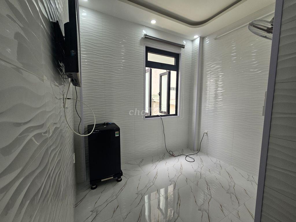 Phòng cửa sổ 18m2 CÓ CHỖ PHƠI ĐỒ CMT8 Q3 cực chill (KO NỘI THẤT)