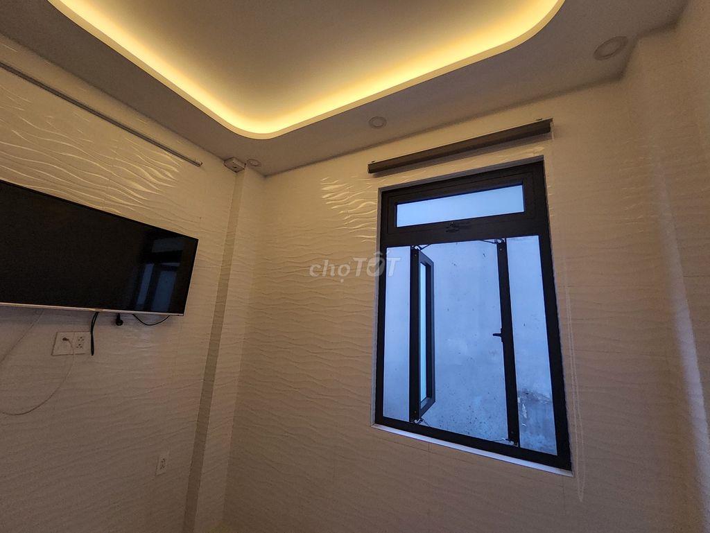 Phòng cửa sổ 18m2 CÓ CHỖ PHƠI ĐỒ CMT8 Q3 cực chill (KO NỘI THẤT)