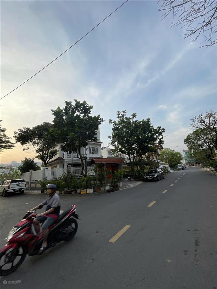 Bán biệt thự góc siêu đẹp 2mt ngay công viên khu mười mẫu, btđ, dtcn 214m2 trệt 2 lầu giá 27tỷ