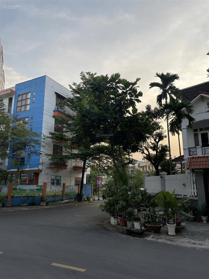 Bán biệt thự góc siêu đẹp 2mt ngay công viên khu mười mẫu, btđ, dtcn 214m2 trệt 2 lầu giá 27tỷ