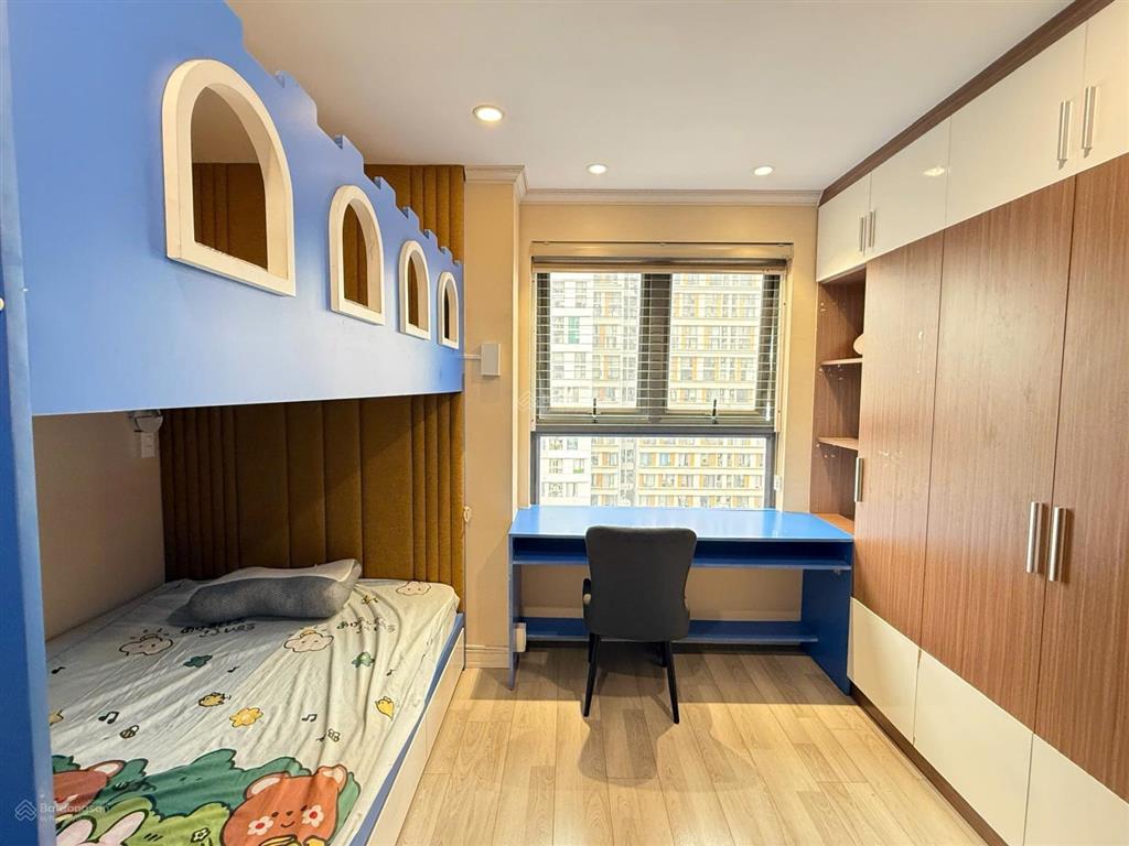Cho thuê căn góc 107m2 3pn 2wc view sông đẹp dự án, giá chỉ 18triệu có đầy đủ nội thất đẹp