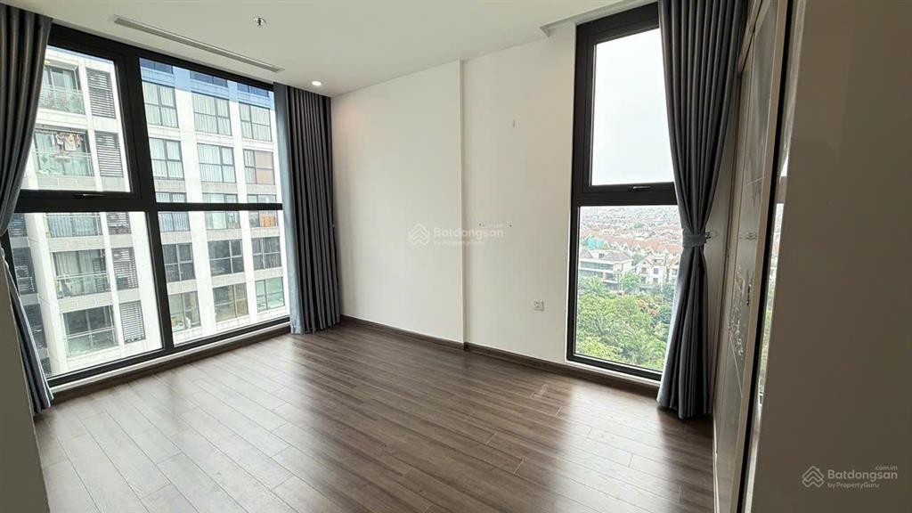 Bán cc căn góc 2pn 2wc tại vinhomes symphony 8 tỷ, 75 m2 ban công đn view đẹp call/zalo 0915 159 ***