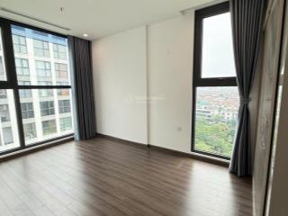 Bán cc căn góc 2pn 2wc tại vinhomes symphony 8 tỷ, 75 m2 ban công đn view đẹp call/zalo 0915 159 ***
