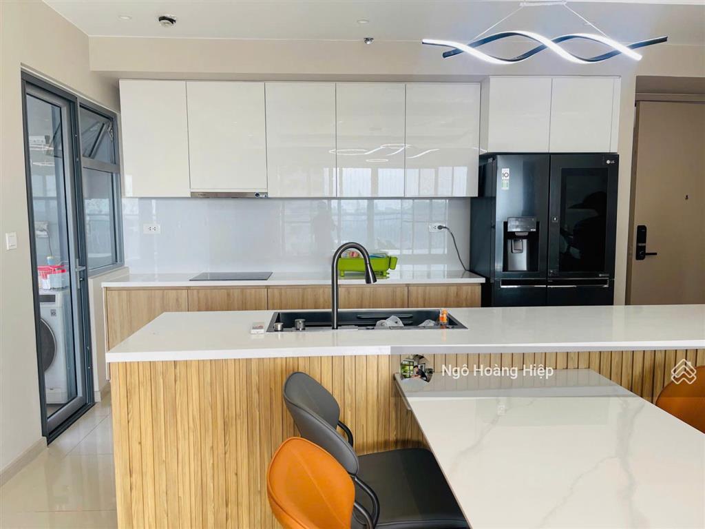 Cho thuê 3pn diện tích 121m2 tầng cao view thoáng hướng nội khu xanh mát giá 30 triệu chưa phí ql