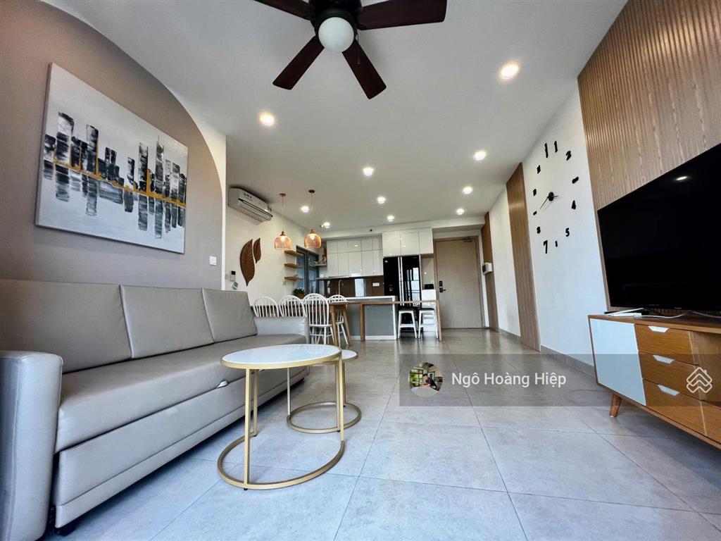 Palm heights cho thuê 2pn căn góc 85m2 rộng rãi thoáng mát đón nắng sớm giá 18,5 triệu/tháng