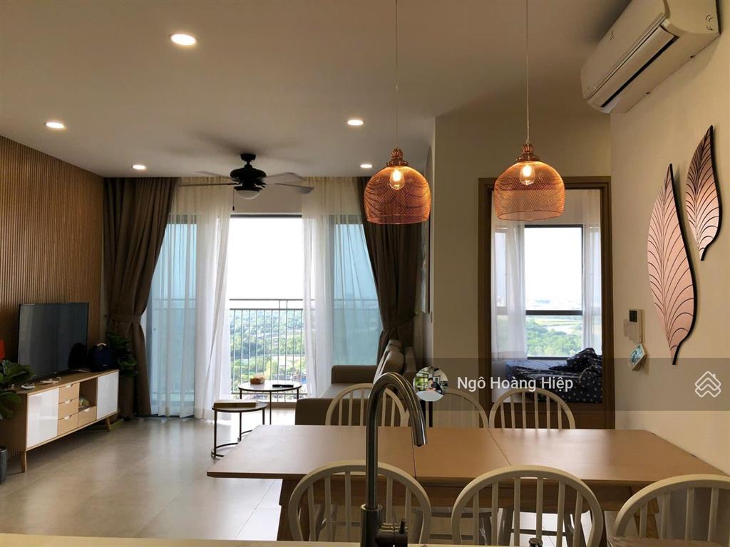 Palm heights cho thuê 2pn căn góc 85m2 rộng rãi thoáng mát đón nắng sớm giá 18,5 triệu/tháng