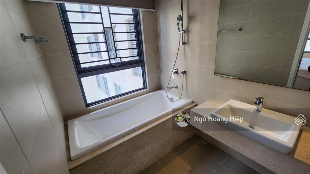 Cho thuê 2pn căn góc 96m2 siêu rộng hướng đông nam view sông sài gòn giá 27 triệu/tháng