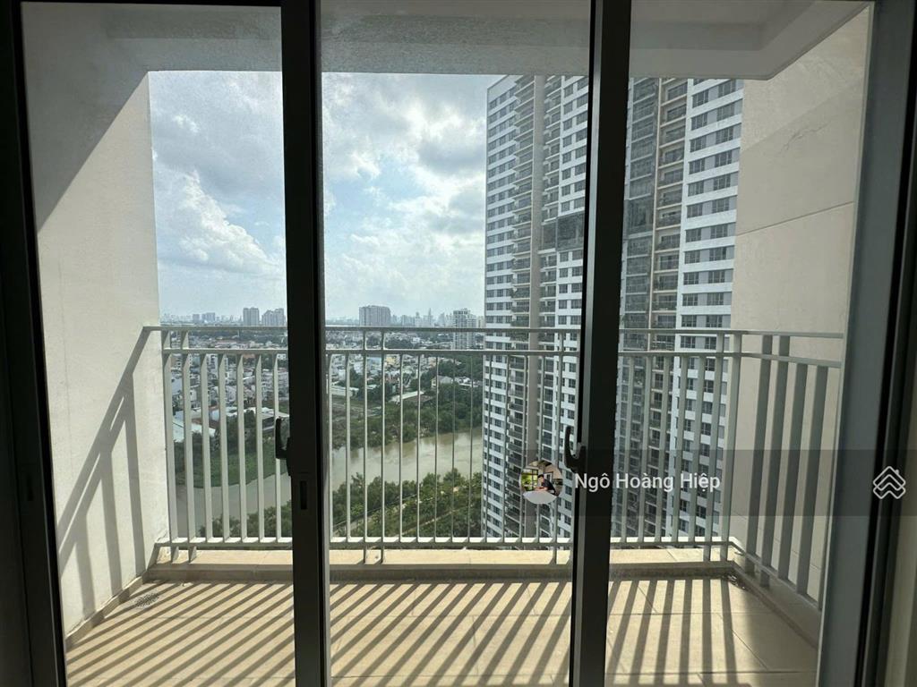 Cho thuê căn hộ 2pn nội thất cơ bản view nội khu hồ bơi palm heights giá thuê 16 triệu/tháng
