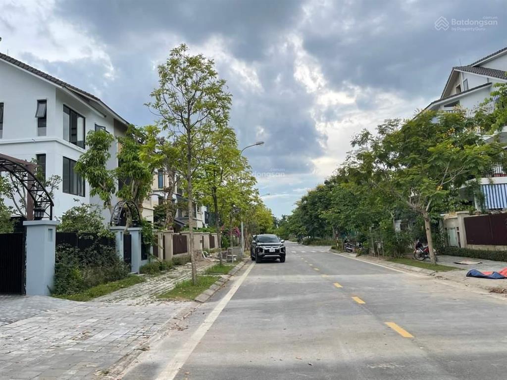 Bán 1 căn 100m2 hướng đông nam  duy nhất  đã có sổ. giá bán nhanh 18 tỷ  cả nhà + đất