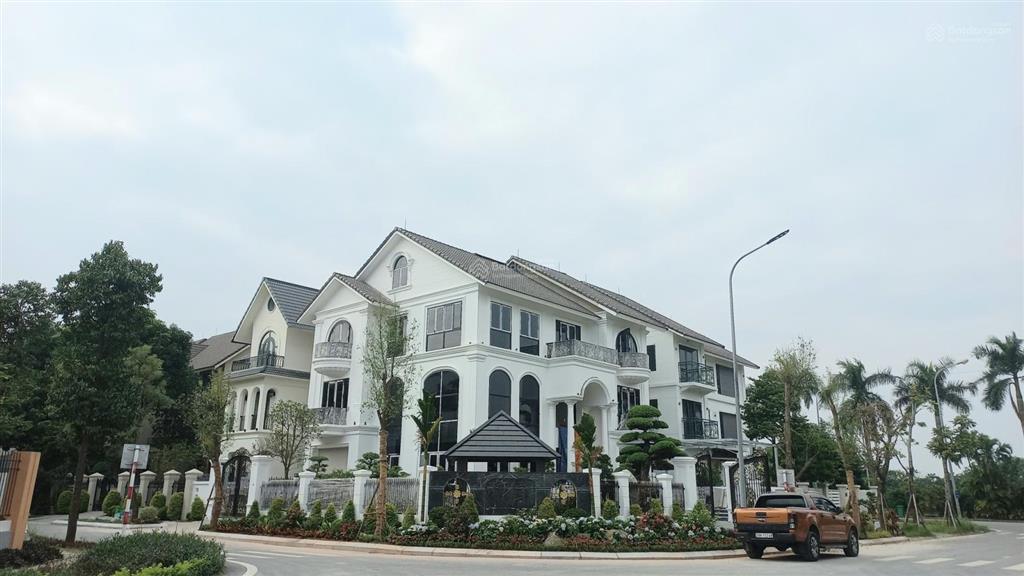 Bán 1 căn 100m2 hướng đông nam  duy nhất  đã có sổ. giá bán nhanh 18 tỷ  cả nhà + đất