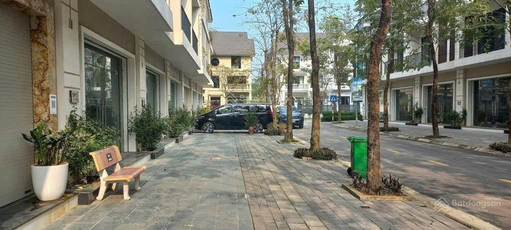Bán căn liền kế/shophouse hoàn thiện full nội thất  rẻ như căn thô cùng dãy.  0982 996 ***