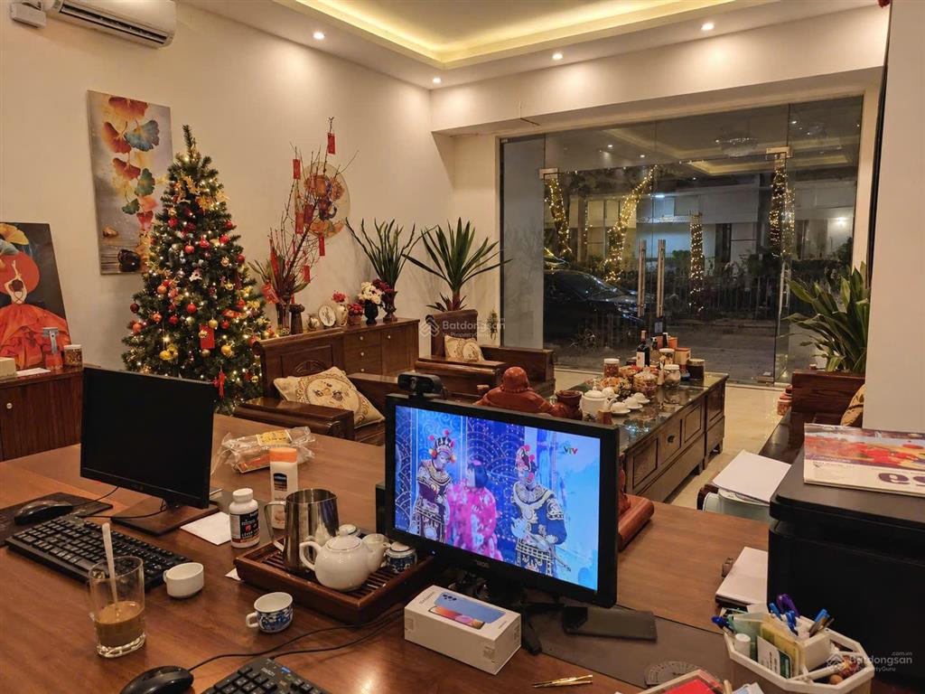 Giá bán trong 10 ngày tới vô cùng tốt  full nội thất 4 tầng   hoàng đạo 0982 996 ***