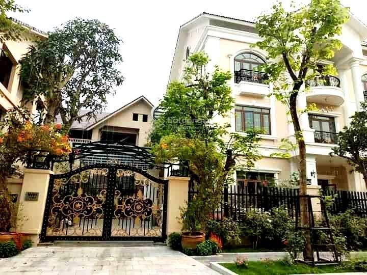 Căn 300m2  thô  rẻ hơn căn khác cả tỷ đồng. vị trí rất đẹp.  hoàng đạo 0982 996 ***