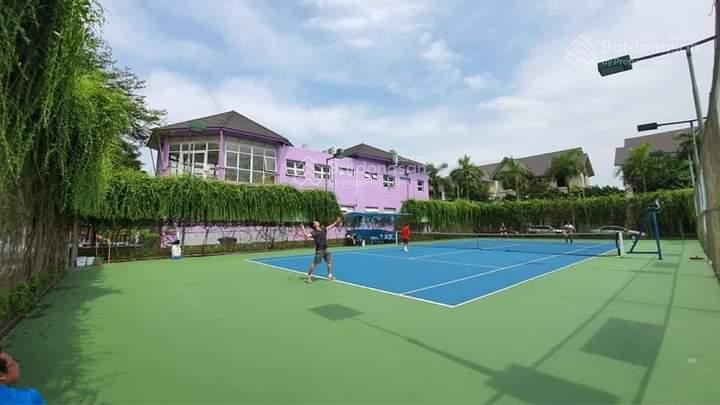 Căn 300m2  thô  rẻ hơn căn khác cả tỷ đồng. vị trí rất đẹp.  hoàng đạo 0982 996 ***
