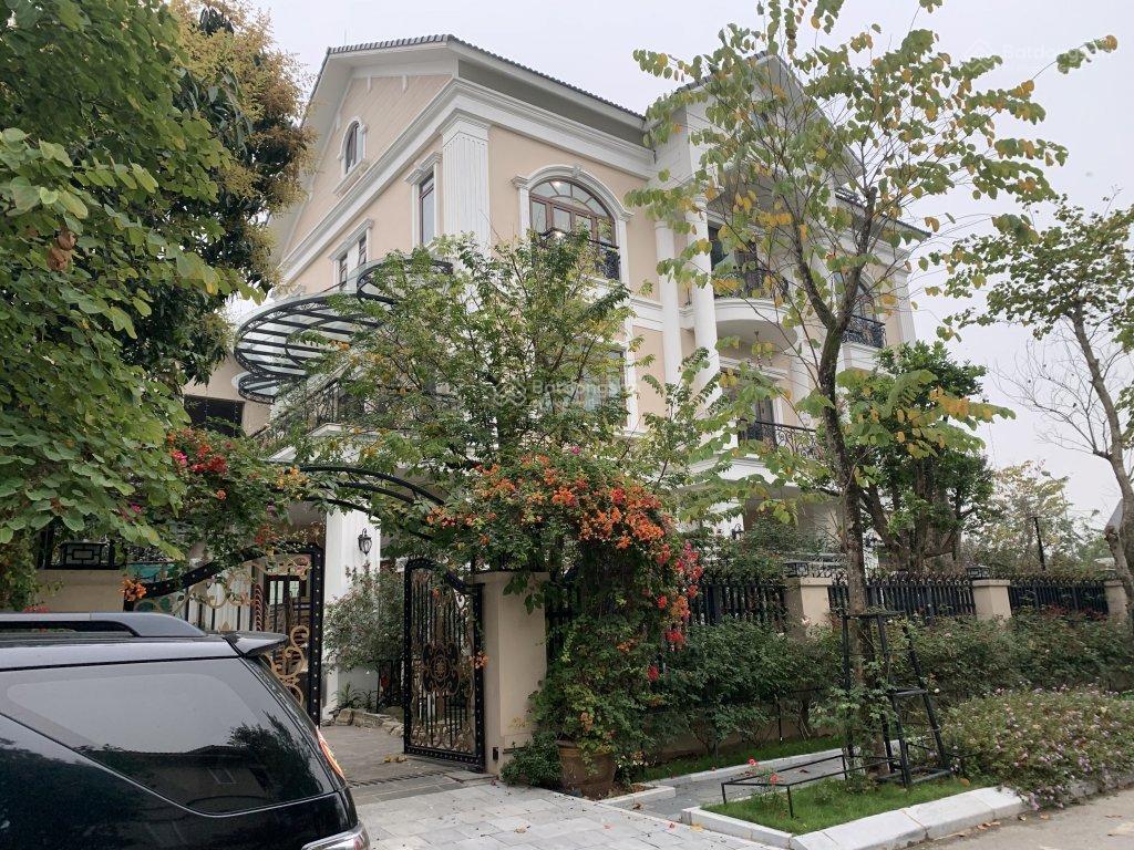 Căn 300m2  thô  rẻ hơn căn khác cả tỷ đồng. vị trí rất đẹp.  hoàng đạo 0982 996 ***