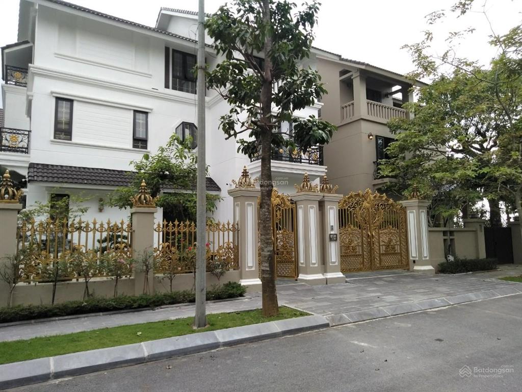 Căn 300m2  thô  rẻ hơn căn khác cả tỷ đồng. vị trí rất đẹp.  hoàng đạo 0982 996 ***