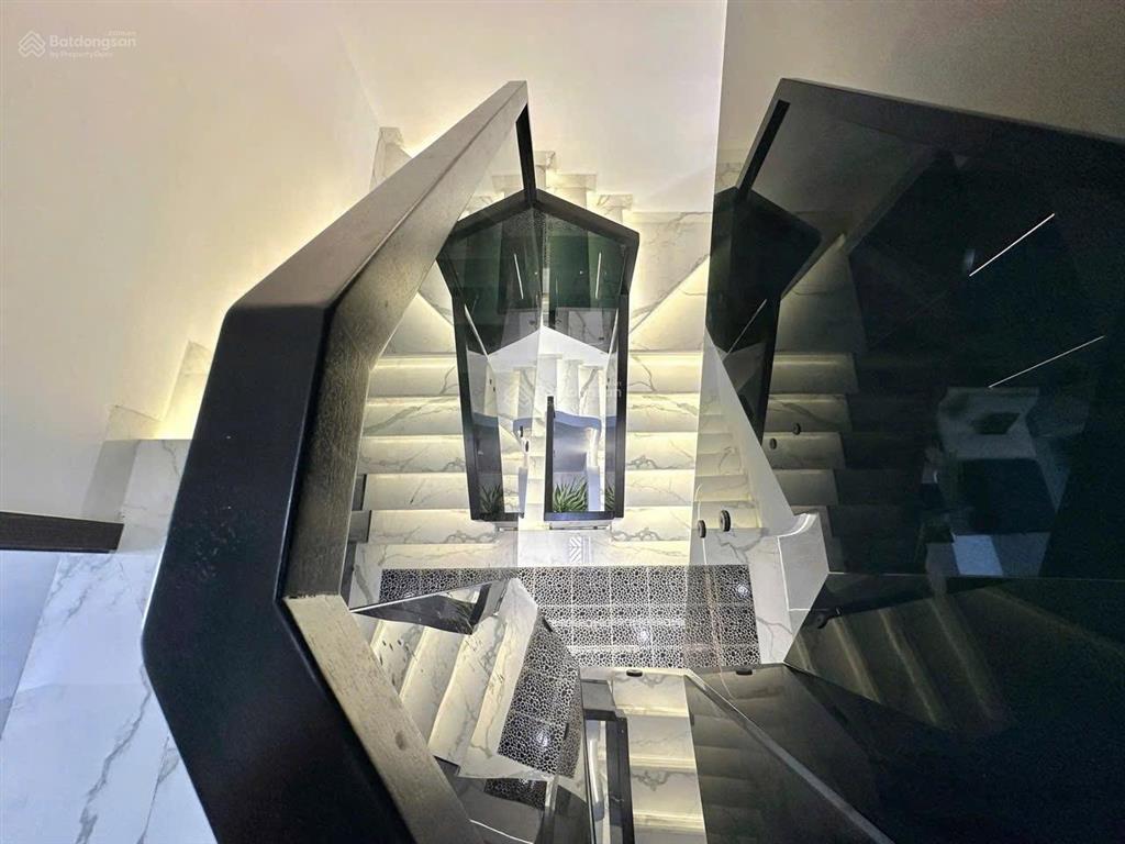 Nhà mới hẻm xe hơi 213/ lê đình cẩn, 4x15.3m, cách chợ vài chục mét, tặng toàn bộ nội thất