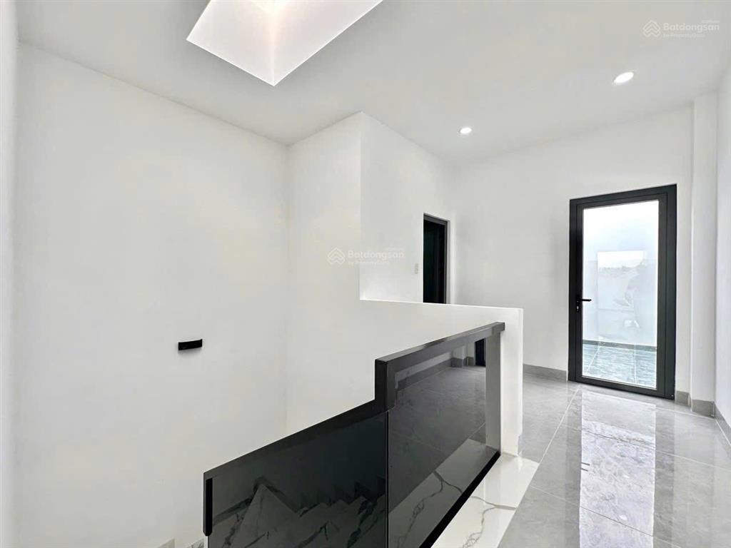 Nhà mới hẻm xe hơi 213/ lê đình cẩn, 4x15.3m, cách chợ vài chục mét, tặng toàn bộ nội thất