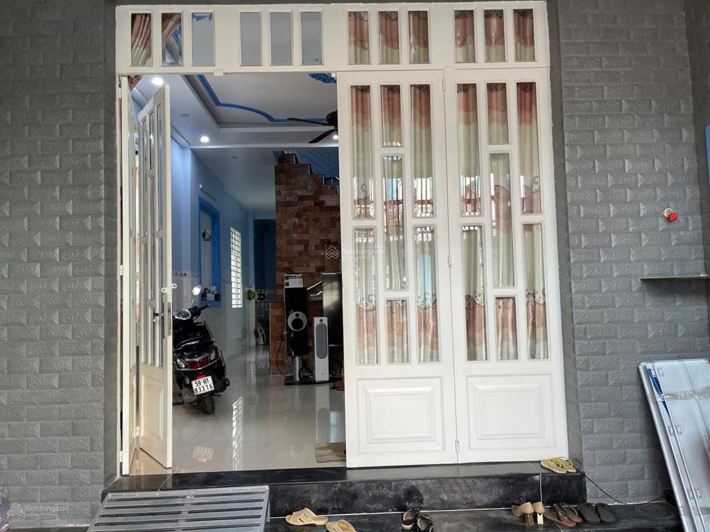 Nhà hẻm xe hơi chiến lược 5.25 x 20m (106.5m2), cách mặt tiền 50m, gần chợ, giáp khu tên lửa
