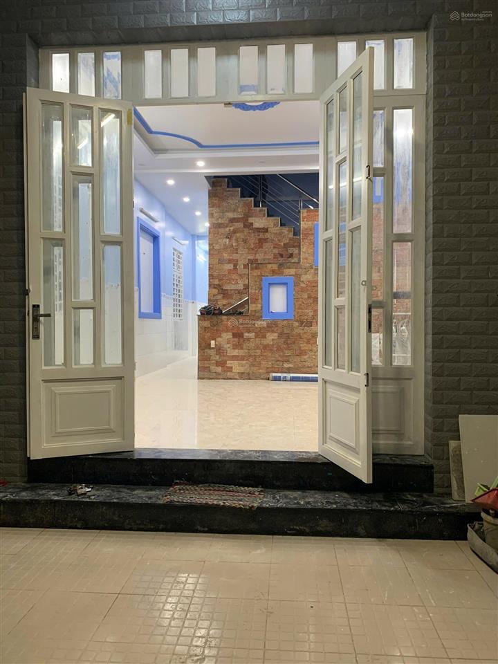 Nhà hẻm xe hơi chiến lược 5.25 x 20m (106.5m2), cách mặt tiền 50m, gần chợ, giáp khu tên lửa
