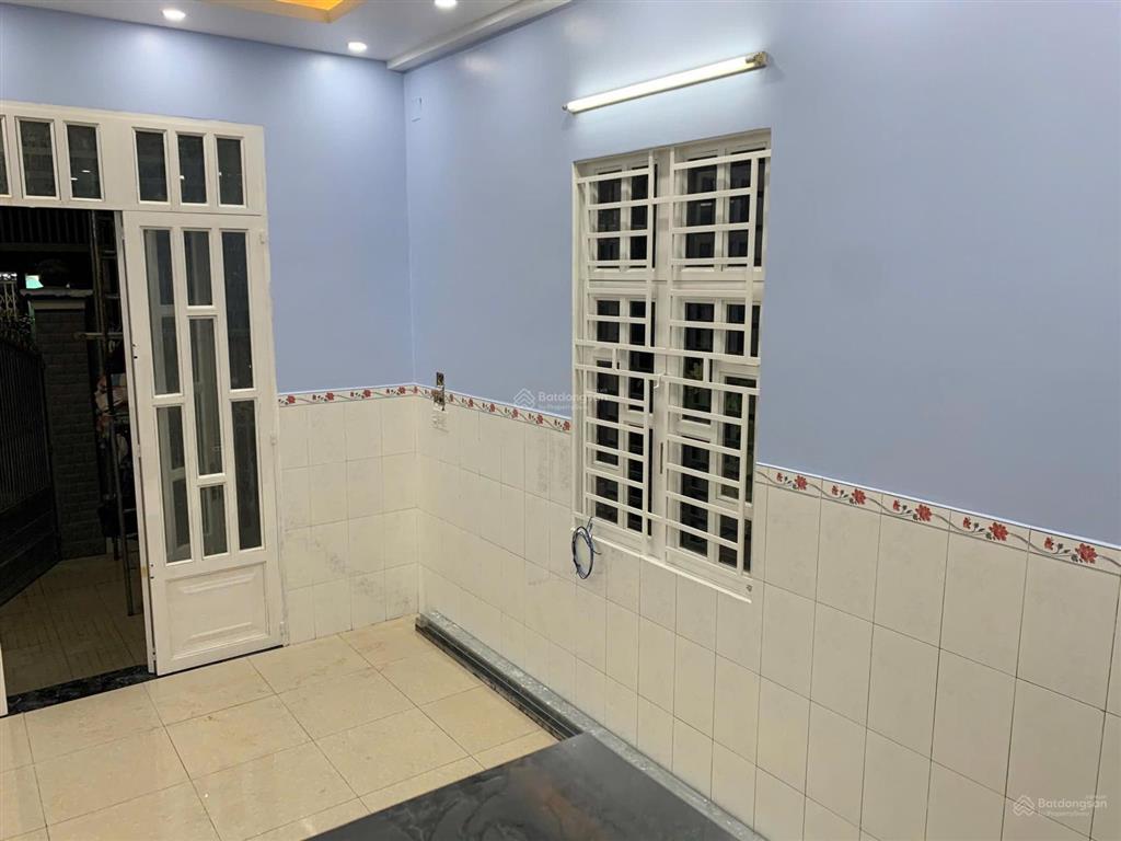 Nhà hẻm xe hơi chiến lược 5.25 x 20m (106.5m2), cách mặt tiền 50m, gần chợ, giáp khu tên lửa