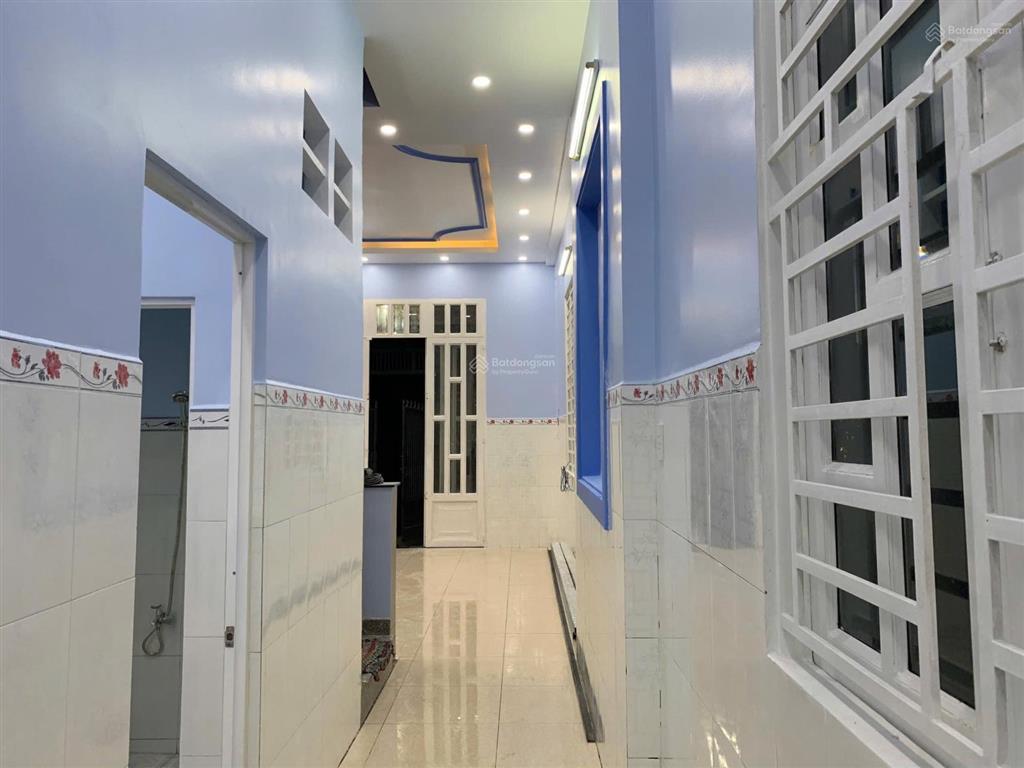 Nhà hẻm xe hơi chiến lược 5.25 x 20m (106.5m2), cách mặt tiền 50m, gần chợ, giáp khu tên lửa