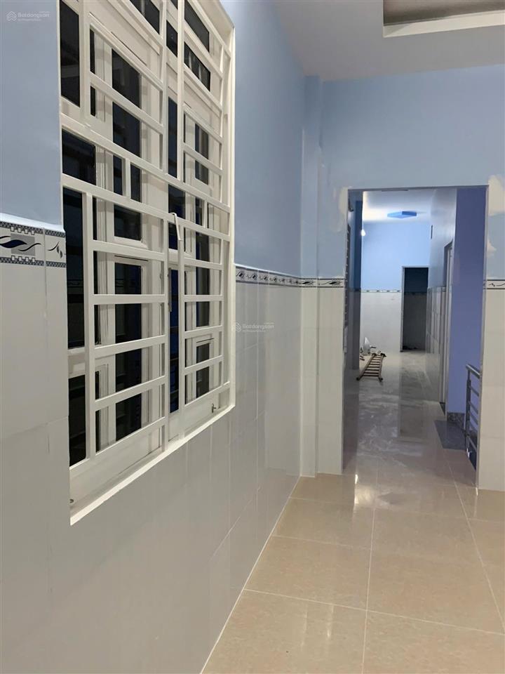 Nhà hẻm xe hơi chiến lược 5.25 x 20m (106.5m2), cách mặt tiền 50m, gần chợ, giáp khu tên lửa