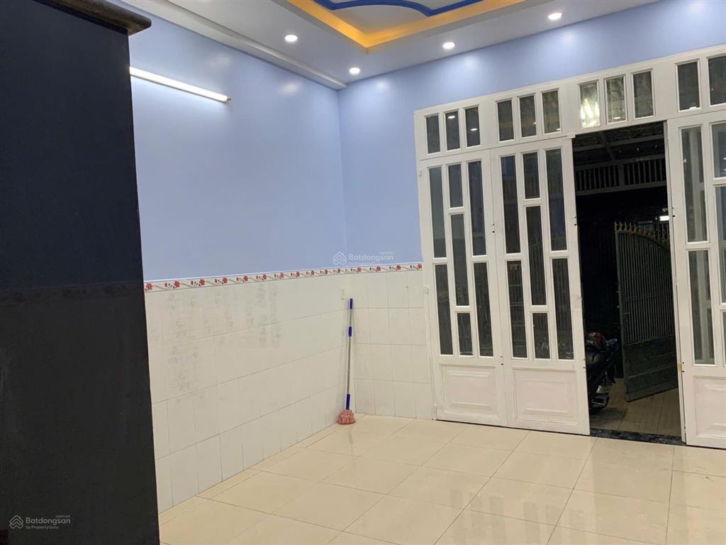 Nhà hẻm xe hơi chiến lược 5.25 x 20m (106.5m2), cách mặt tiền 50m, gần chợ, giáp khu tên lửa