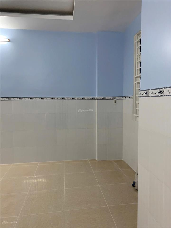 Nhà hẻm xe hơi chiến lược 5.25 x 20m (106.5m2), cách mặt tiền 50m, gần chợ, giáp khu tên lửa
