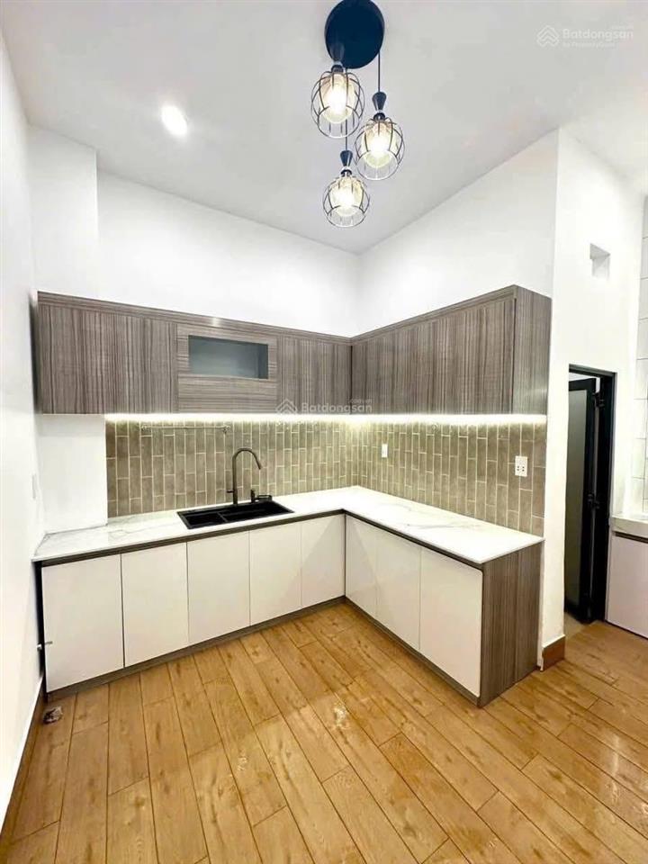 Thanh lý 2,1 tỷ nhà tphcm sổ riêng gần parcmall