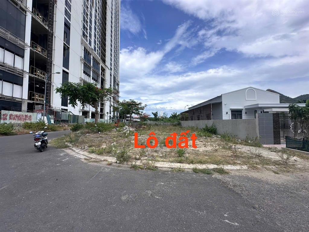 Bán đất biển biệt thự lô góc 2 mặt tiền đường tế hanh  vĩnh hoà gần bến du thuyền marina nha trang