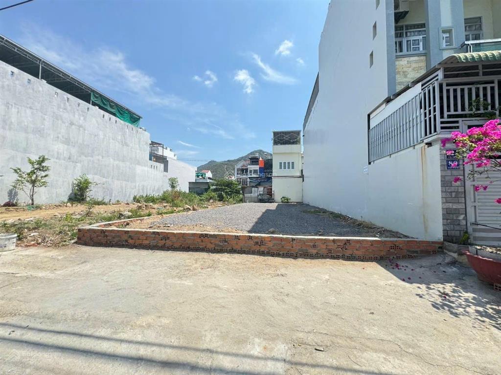 Bán đất mặt tiền vũ hữu, khu đông mương, vĩnh hòa, cách biển nha trang 300m