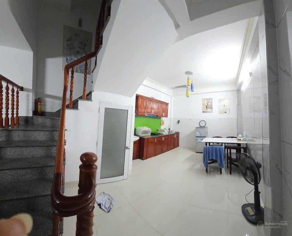 Nhà 3 tầng ngay khu phố hàn nha trang nhộn nhịp, phù hợp để ở và nghỉ dưỡng