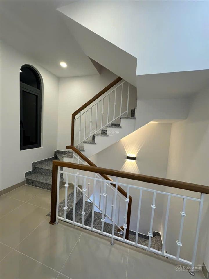 Bán nhà góc 4 tầng, góc đường âu cơ và lê chân, phường tân tiến, nha trang. giá 9 tỷ